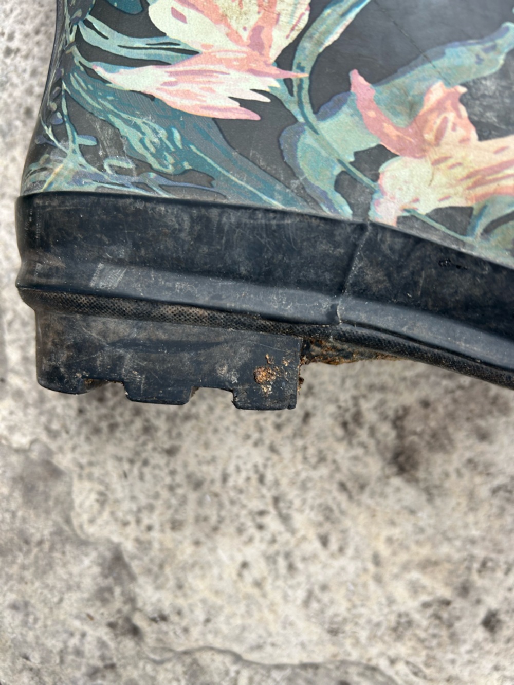 Target Floral Rain Boots, size 9 - Picture 11 of 13